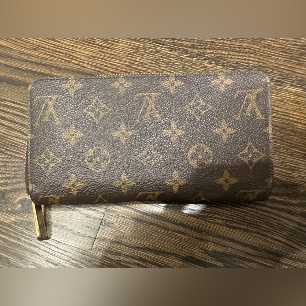 LV Zippy wallet